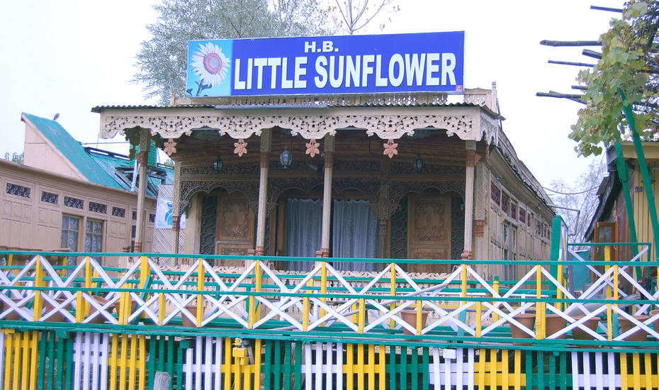 Little Sunflower Houseboat Srinagar
