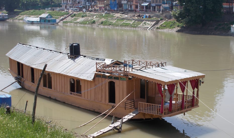 Matchless Houseboat Srinagar
