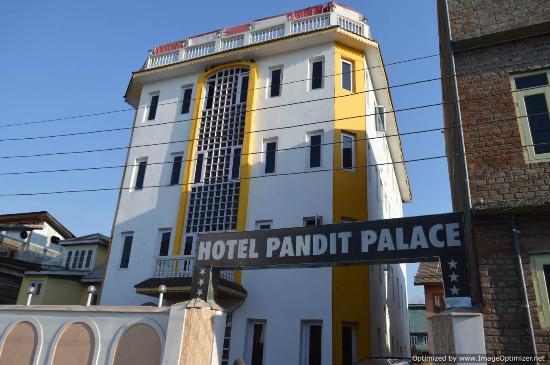 Pandit Palace Hotel Srinagar