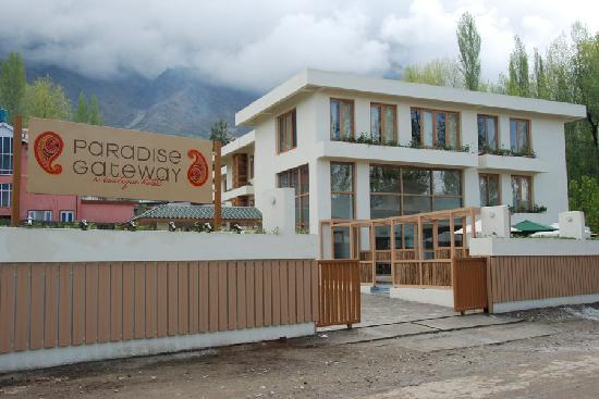 Paradise Gateway Hotel Srinagar