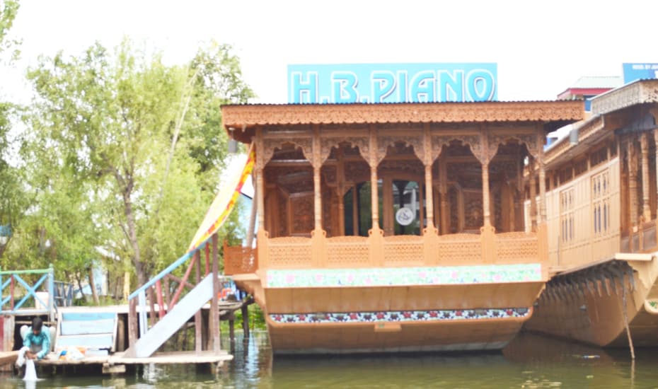 Piano Houseboat Srinagar