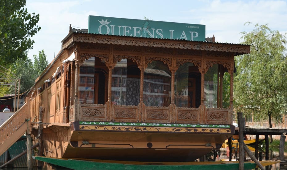 Queens Lap Houseboat Srinagar