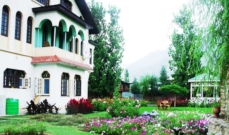 Rahat Hotel Srinagar