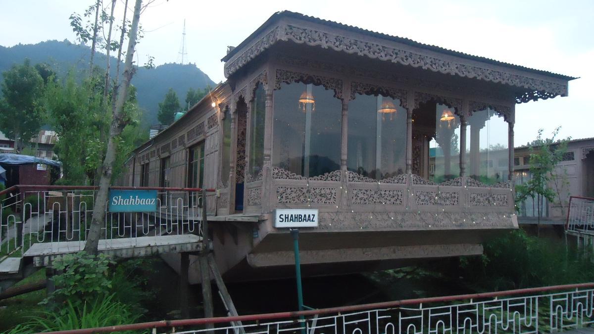 Shahbaaz Houseboat Srinagar