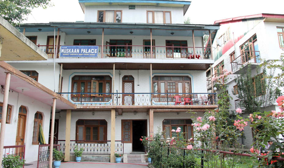 Young Muskaan Palace Hotel Srinagar