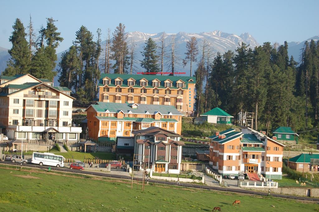 Zahgeer Continental Hotel Srinagar